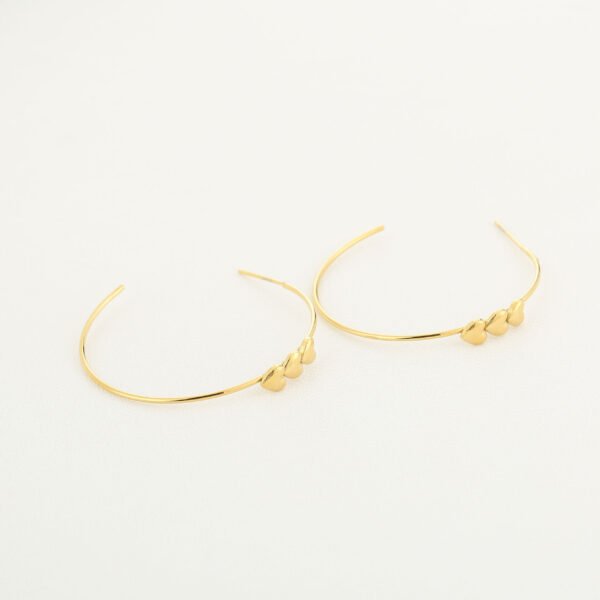 Hoops oorbellen met drie hartjes - Afbeelding 2
