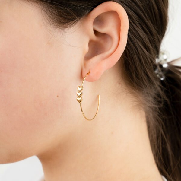 Hoops oorbellen met drie hartjes - Afbeelding 4