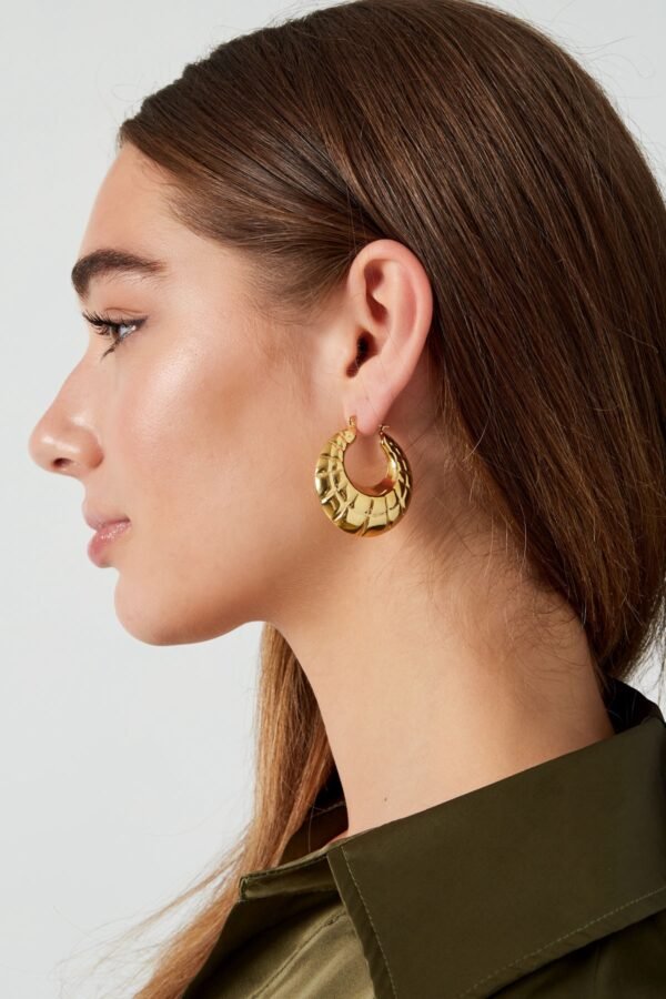 Oorbellen statement hoops cut out - Afbeelding 3