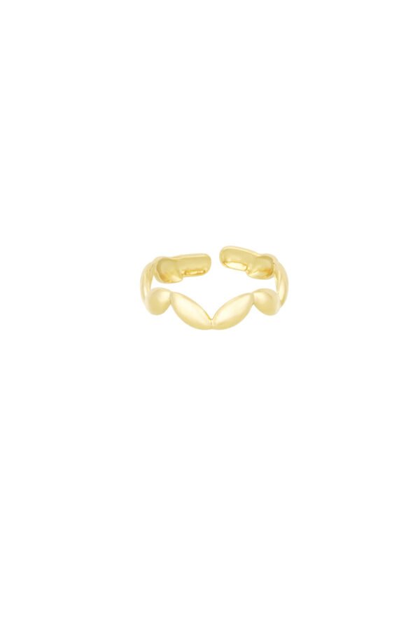Wavy wonder ring
